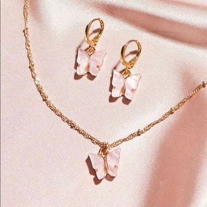 BUY 2 GET ONE FREE💜 necklace and earrings set